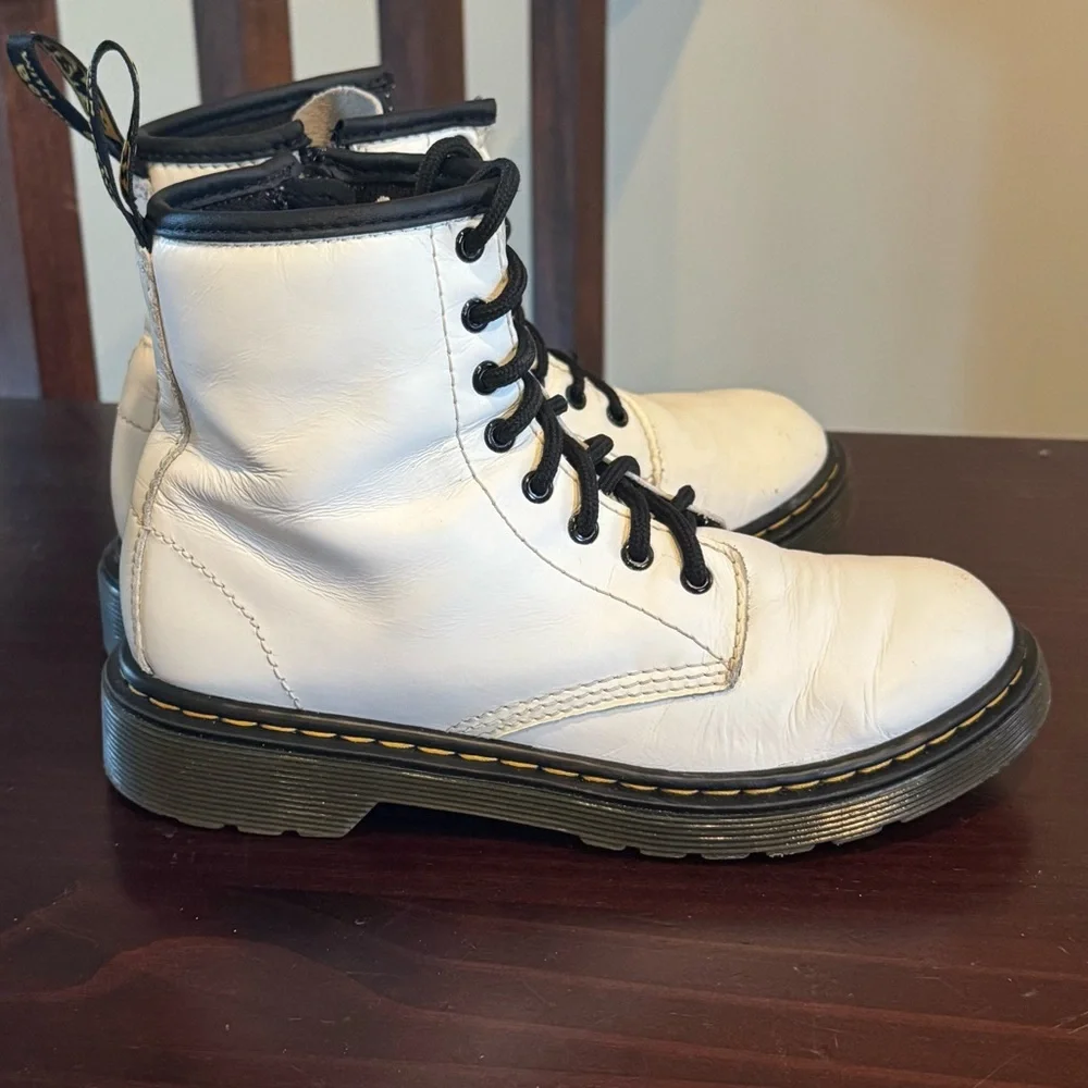 Dr. Martens Doc docs white leather 1460 J youth kids size 2 combat  boots